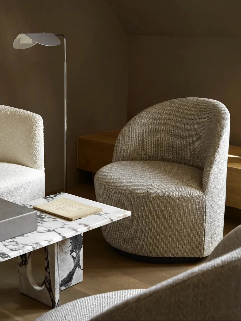 Wing floor lamp